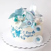 Торт с росписью и голубыми цветами