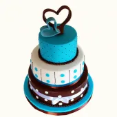 Свадебный торт шоколадно-синий с сердцами