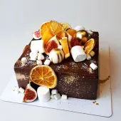 Торт "Шоколадный" с фруктами