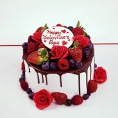 Торт "С Днем Св. Валентина" с ягодами и розами