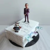 Торт в виде стопки бумаг