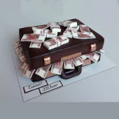 Торт в виде чемодана с деньгами