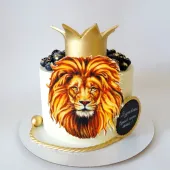 Торт "Лев с короной" и ягодами