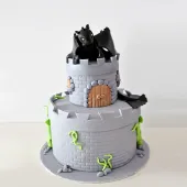 Торт "Беззубик на крыше замка"