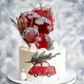 Новогодний торт с красной машинкой