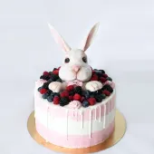 Торт "Кролик на ягодной полянке"